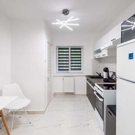 Cristopher Apartament บุชเตนี ภายนอก รูปภาพ
