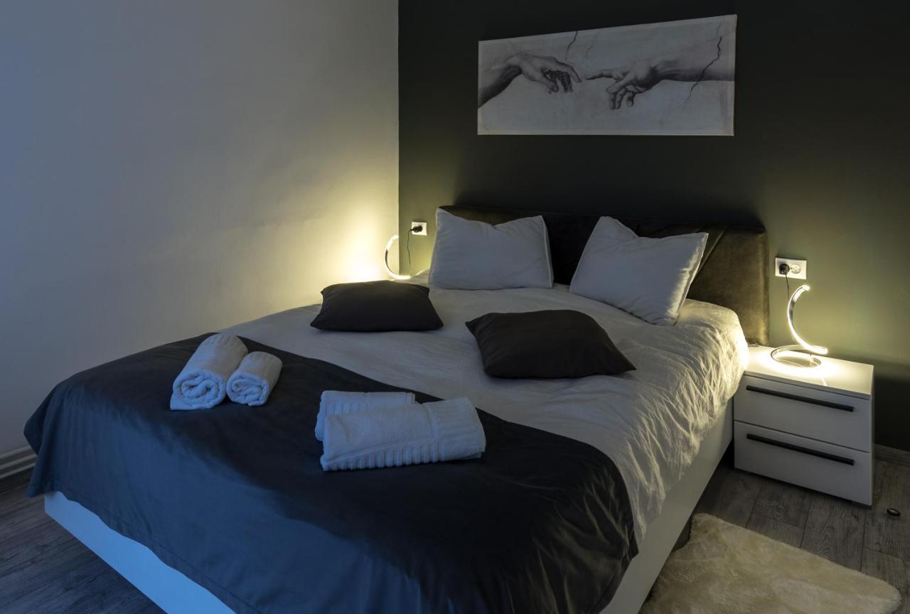 Cristopher Apartament บุชเตนี ภายนอก รูปภาพ