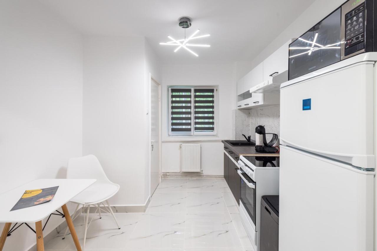 Cristopher Apartament บุชเตนี ภายนอก รูปภาพ