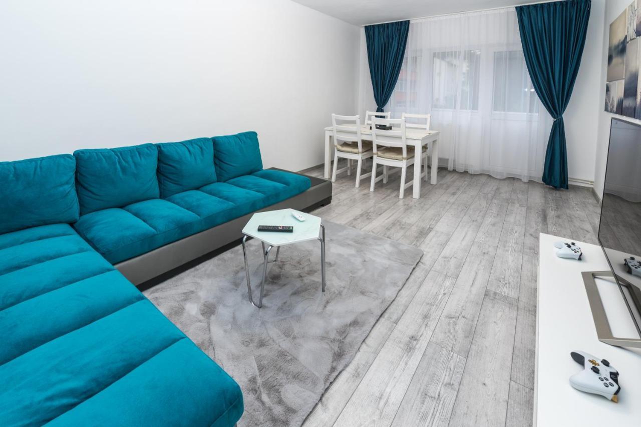 Cristopher Apartament บุชเตนี ภายนอก รูปภาพ