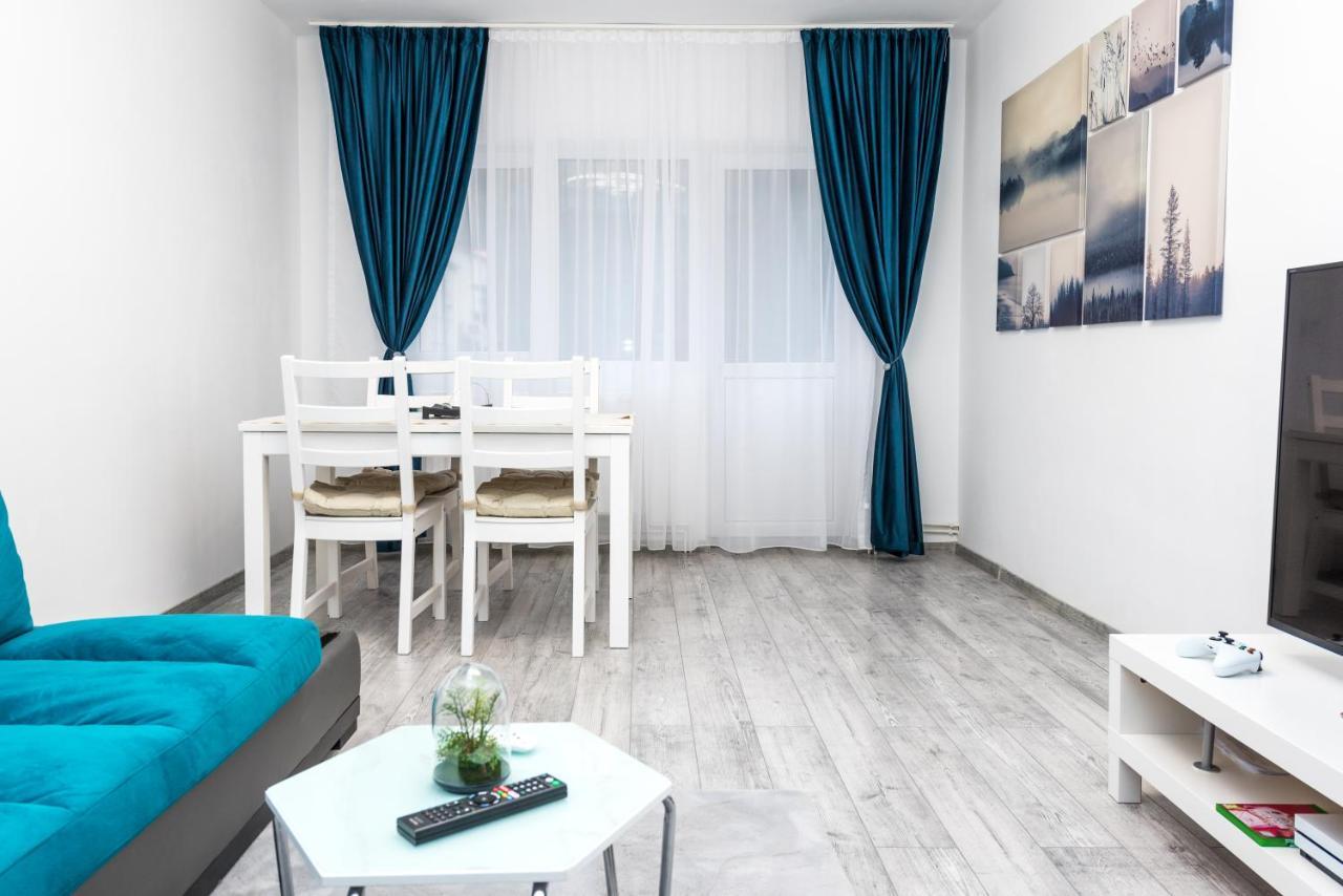 Cristopher Apartament บุชเตนี ภายนอก รูปภาพ